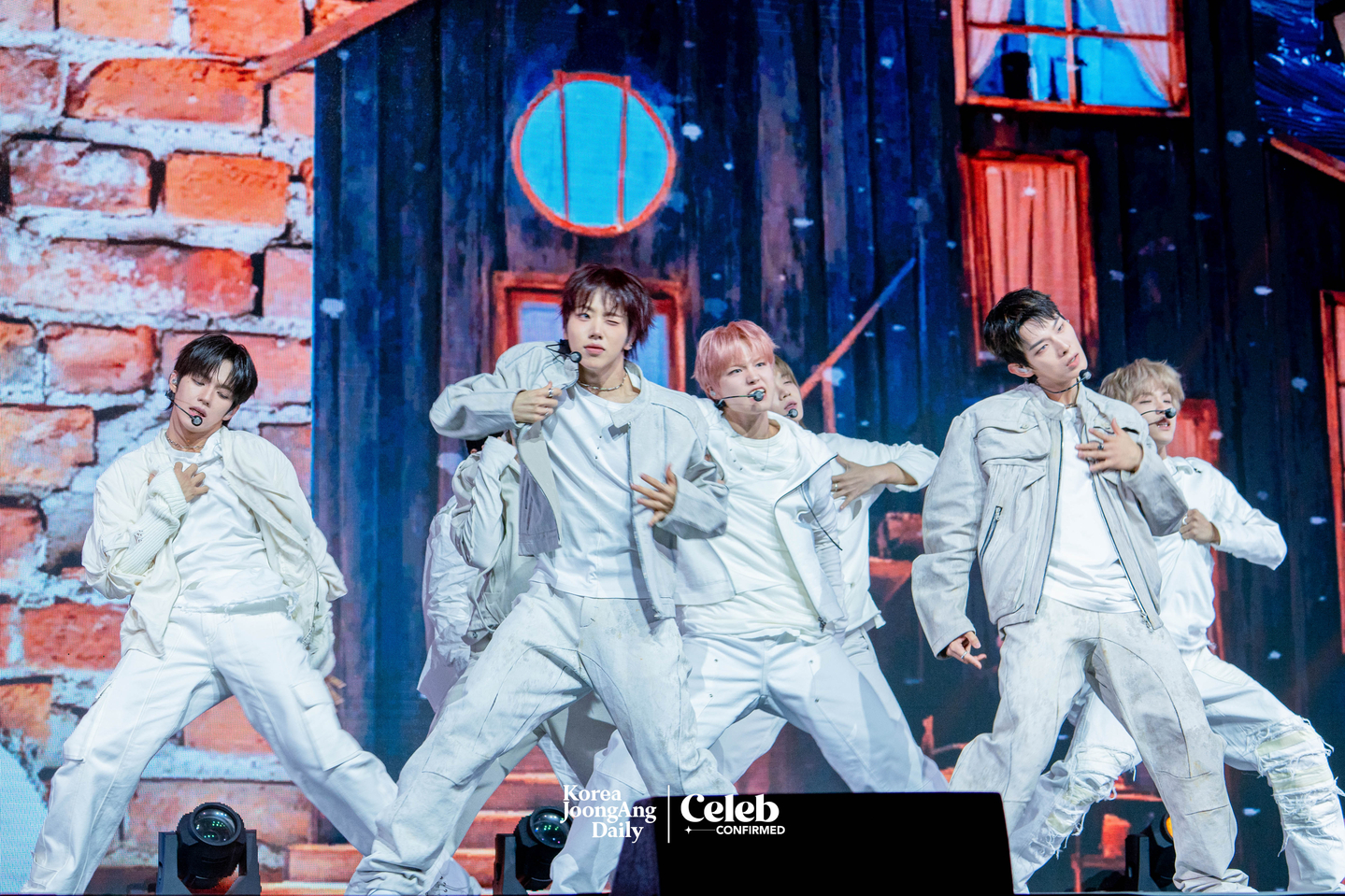 Boy band AHOF performs the lead track “Pinocchio” during a showcase for the release of its second EP, “The Passage,” at Yes24 Live Hall in eastern Seoul on Nov. 4. [DANIELA GONZALEZ PEREZ]