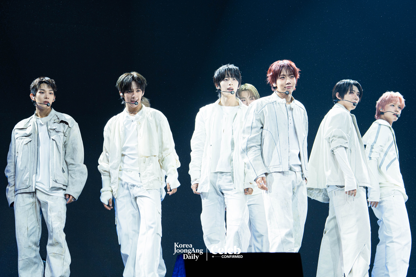 Boy band AHOF performs the B-side track “Run at 1.5x Speed” during a showcase for the release of its second EP, “The Passage,” at Yes24 Live Hall in eastern Seoul on Nov. 4. [DANIELA GONZALEZ PEREZ]