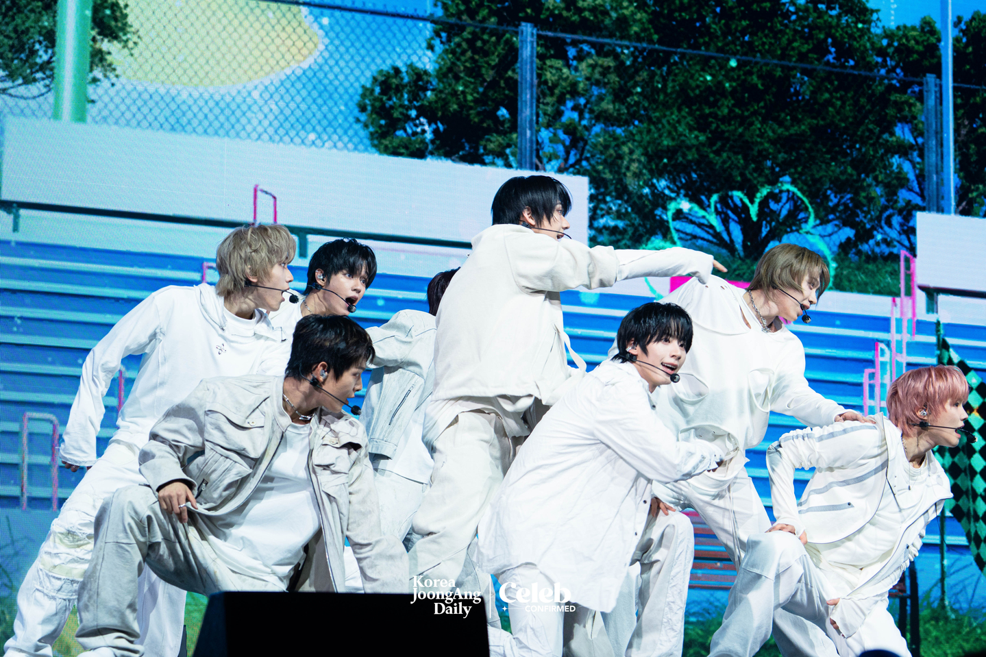 Boy band AHOF performs the B-side track “Run at 1.5x Speed” during a showcase for the release of its second EP, “The Passage,” at Yes24 Live Hall in eastern Seoul on Nov. 4. [DANIELA GONZALEZ PEREZ]