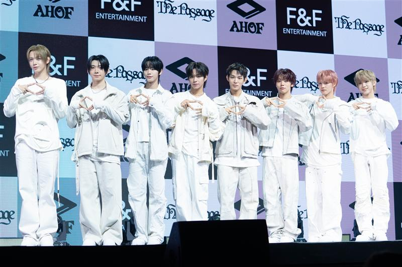Boy band AHOF poses for photos during a press showcase for its second EP, ″The Passage,″ at Yes24 Live Hall in eastern Seoul on Nov. 4. [DANIELA GONZALEZ PEREZ]