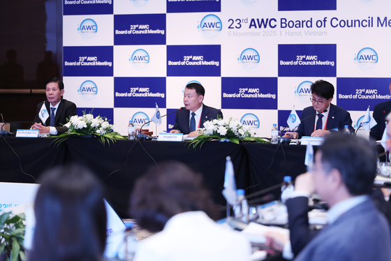 Yun Seog-dae, center, CEO of Korea Water Resources Corporation, speaks at the Asia Water Council's 23rd in Hanoi, Vietnam, on Nov. 5. [KOREA WATER RESOURCES CORPORATION]