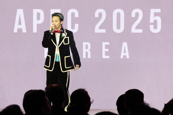 Singer G-Dragon speaks during a welcome dinner for the 2025 Asia-Pacific Economic Cooperation (APEC) summit at Lahan Select Gyeongju in Gyeongju, North Gyeongsang, on Oct. 31. [YONHAP] 