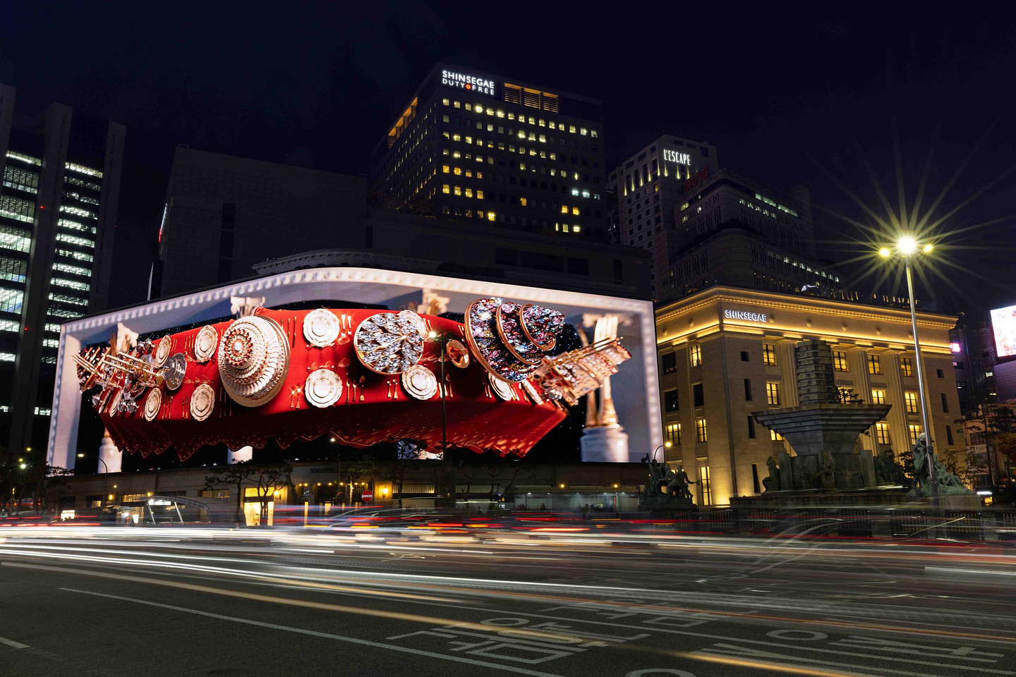 Shinsegae Department Store will begin screening Christmas-themed videos starting Nov. 7 on its massive LED screen, called the Shinsegae Square, shown here, which covers the outer wall of its main branch in the Myeongdong neighborhood of Jung District, central Seoul. [SHINSEGAE DEPARTMENT STORE]
