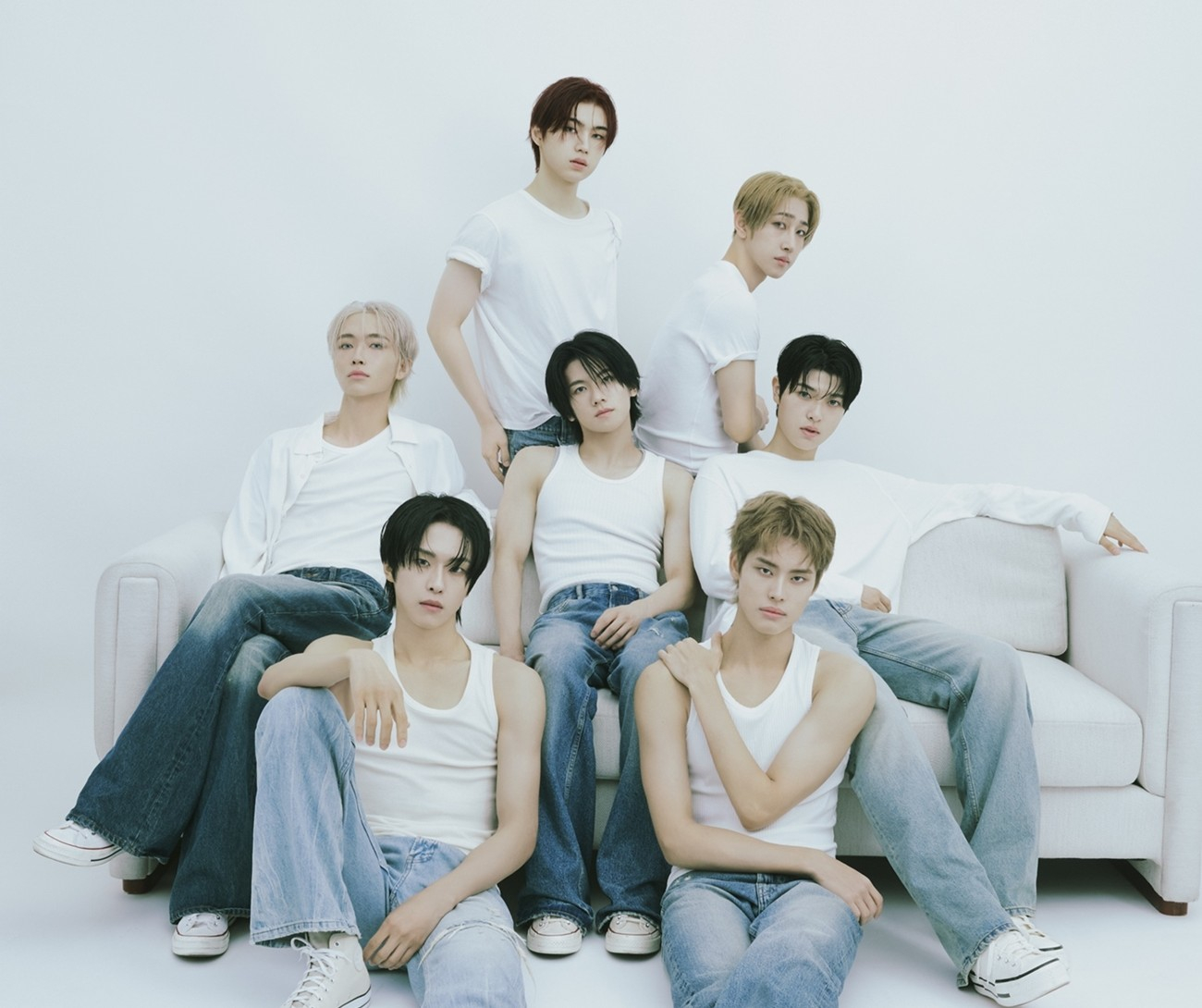 Boy band Newbeat [BEAT INTERACTIVE]