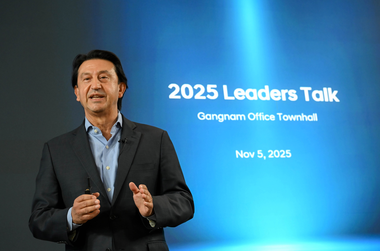 Hyundai Motor CEO Jose Munoz speaks during a town hall meeting at the company's office in Gangnam District, southern Seoul, on Nov. 5. [HYUNDAI MOTOR]