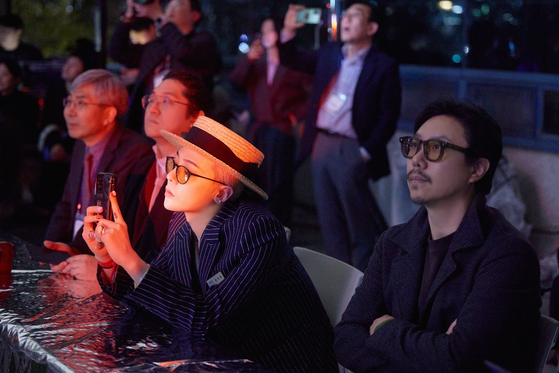 G-Dragon watches his song ″Home Sweet Home″ being sent to space on April 9. [KAIST]