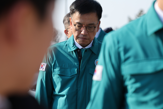 Acting President Choi Sang-mok leaves Muan County Office after meeting with the bereaved families of passengers of a plane crash at Muan International Airport in South Jeolla on Dec. 29. [YONHAP]