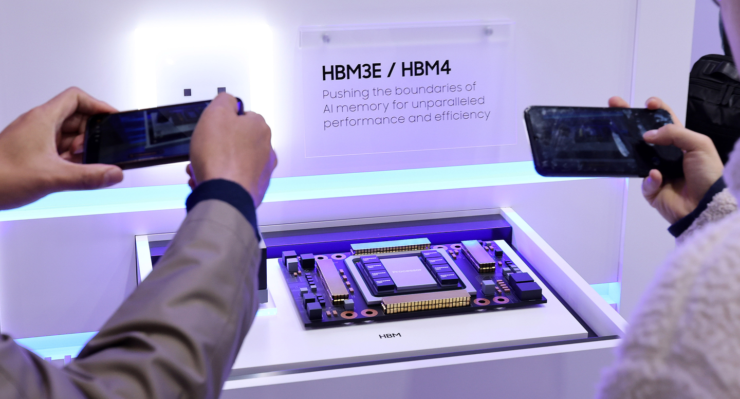 Samsung Electronics' next-generation high bandwidth memory (HBM4) is displayed at the 27th Semiconductor Exhibition held at Coex in Gangnam District, southern Seoul, on Oct. 22. [NEWS1] 