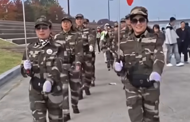 A group of Chinese nationals has drawn controversy for marching in formation along the Han River in Seoul in what some online users mistook for a military drill, due to their outfits resembling military uniforms and bright red clothing. [SCREEN CAPTURE]