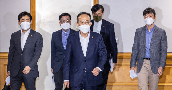 Finance Minister Choo Kyung-ho, front, along with other government officials enters an emergency economic meeting in Seoul on Oct. 23, 2022, for discussion on ways to rein in market jitters stemming from a default on debt linked to the construction of Legoland Korea. [YONHAP]