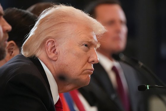 U.S. President Donald Trump attends a dinner with leaders from Central Asian countries on Nov. 6 in the East Room of the White House in Washington. [AP/YONHAP]