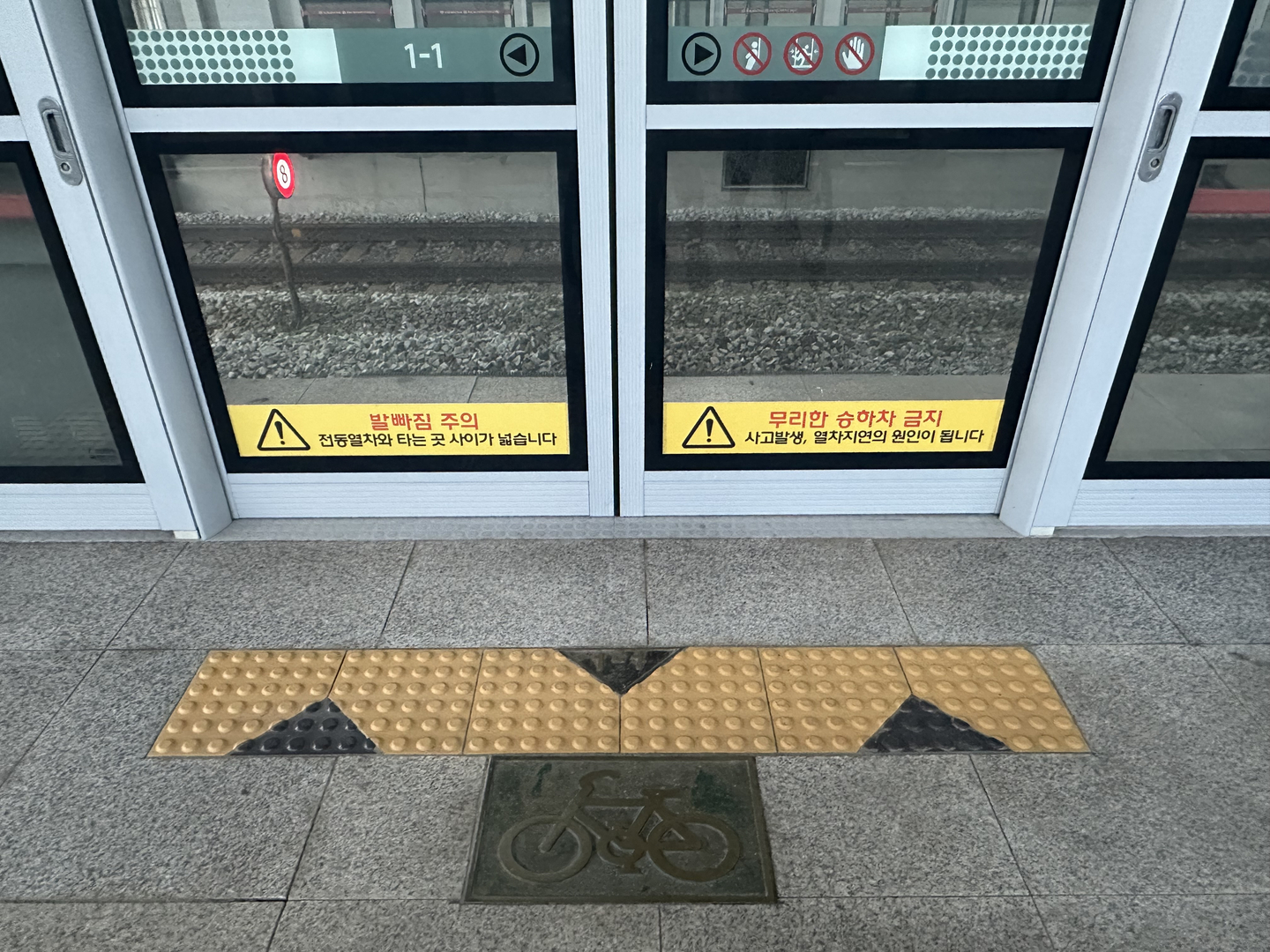The first and last car of most subway trains in and around Seoul can be used by cyclists with bikes on weekends.  [JIM BULLEY]