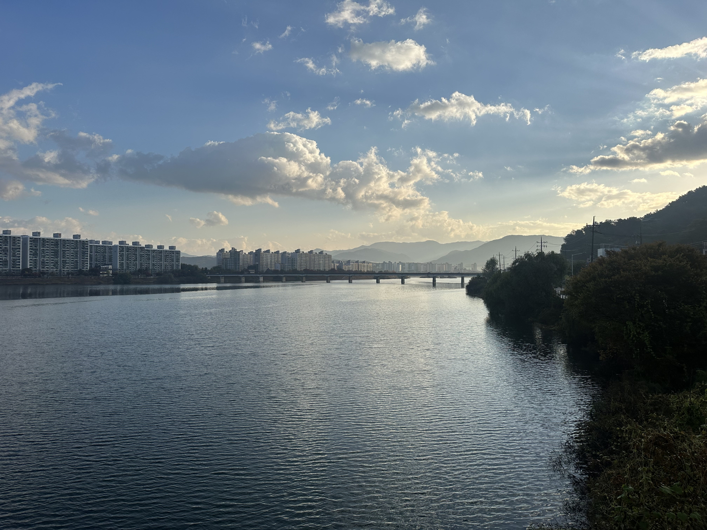 Looking down river from just outside Chuncheon, Gangwon, on Nov. 2.  [JIM BULLEY]