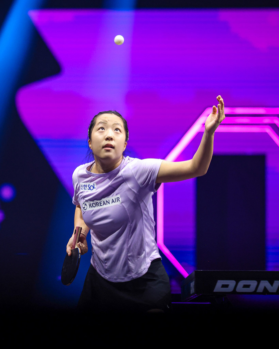 Shin Yu-bin in action during the quarterfinals against Elizabeta Samara of Romania at the World Table Tennis Champions Frankfurt 2025 in Germany on Nov. 8. [SCREEN CAPTURE]  