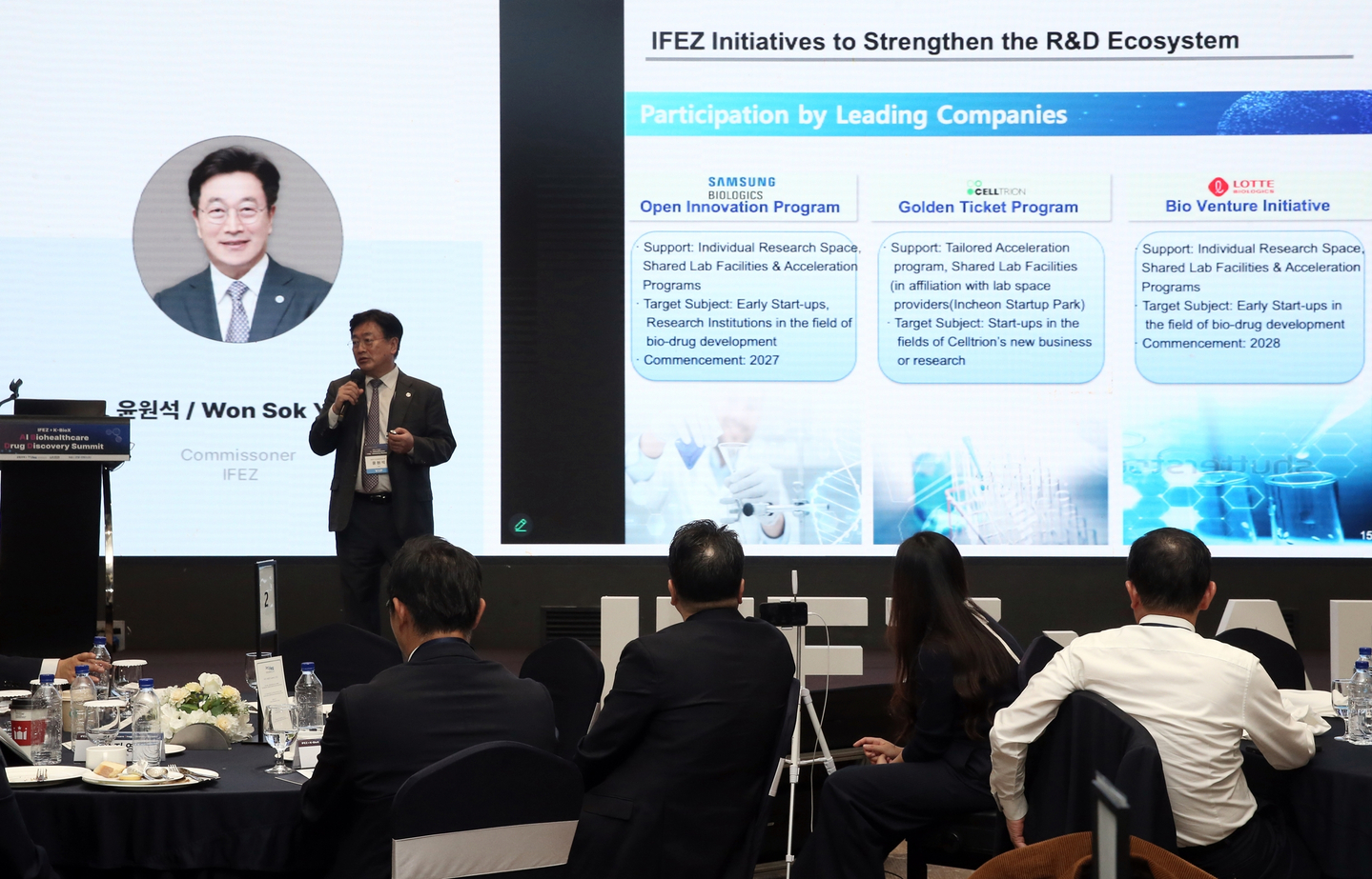 Yun Won-sok, commissioner of the Incheon Free Economic Zone, delivers welcoming remarks at the 2025 AI-Bio Conference in Songdo, Incheon, on Nov. 7. [INCHEON FREE ECONOMIC ZONE]