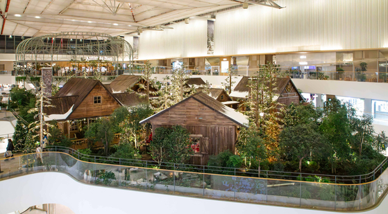 “Harry’s Christmas Workshop” is set up at Sounds Forest on the fifth floor of The Hyundai Seoul in Yeongdeungpo District, western Seoul. [HYUNDAI DEPARTMENT STORE]
