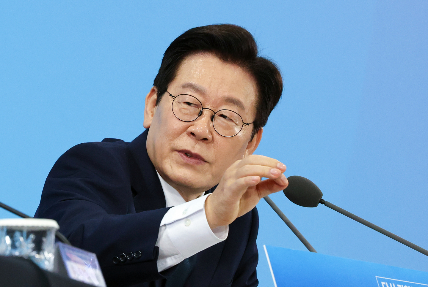 President Lee Jae Myung speaks during a national public forum at the National Science Museum in Daejeon on Nov. 7. [NEWS1] 