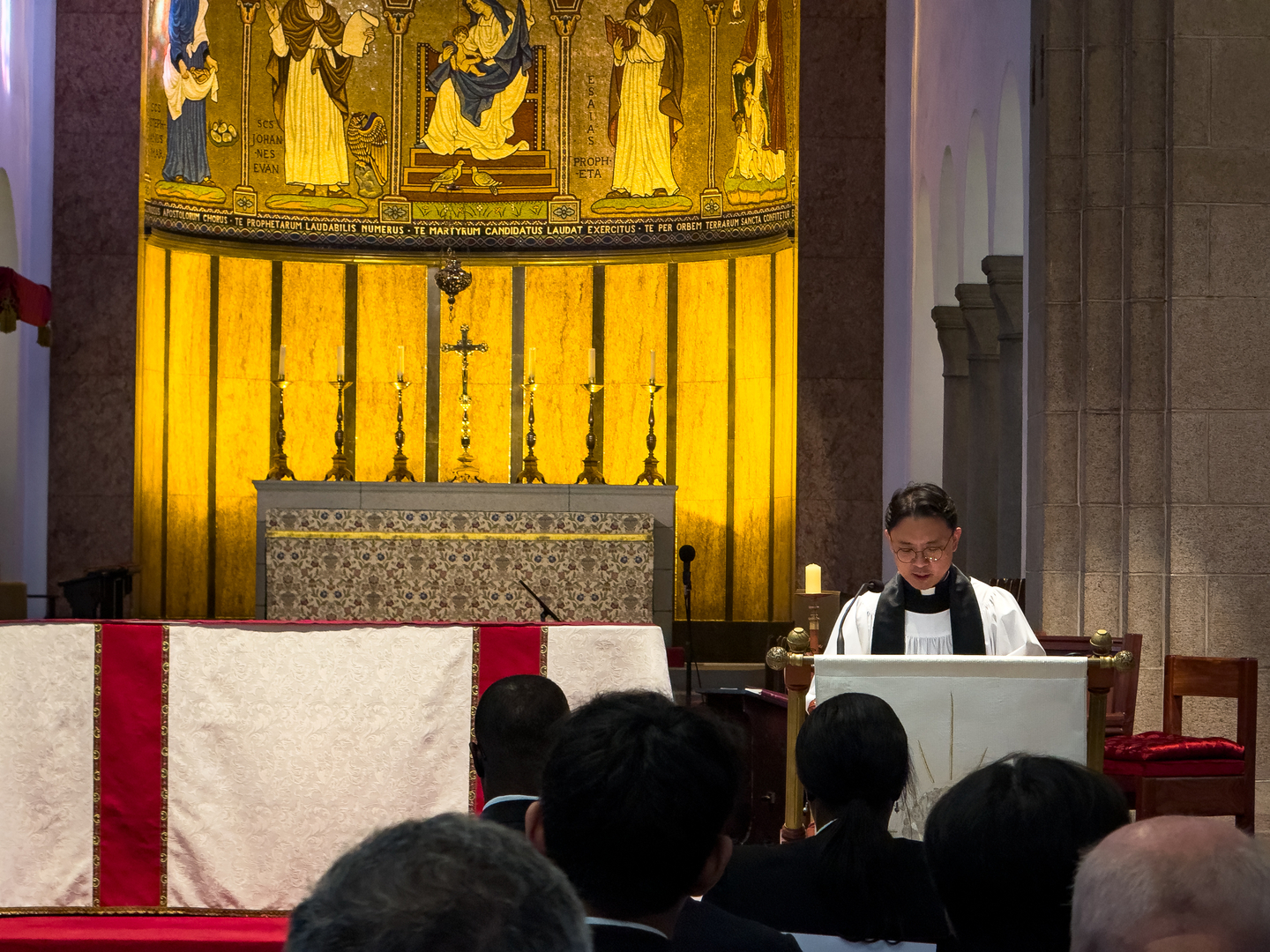 The Reverend Dr. Boram Cha, right, delivers the address for the Remembrance Day service at the Seoul Anglican Cathedral in Jung District, central Seoul, on Nov. 9. [MICHAEL LEE]