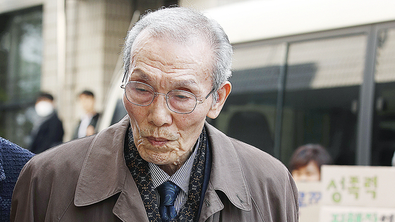 Veteran actor O Yeong-su attends a hearing at the Suwon District Court in Suwon, Gyeonggi on March 15, 2024. [NEWS1]