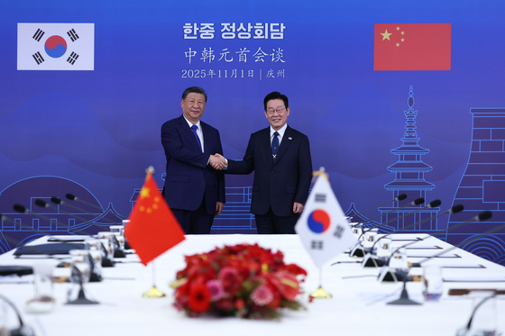 Korean President Lee Jae Myung, right, shakes hands with Chinese President Xi Jinping as they begin their bilateral summit at the Gyeongju National Museum in Gyeongju, North Gyeongsang, on Nov. 1. [JOINT PRESS CORPS] 