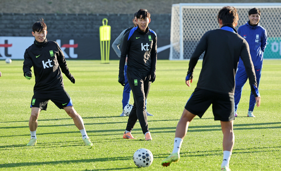 The Korean national team trains at the National Football Center in Cheonan, South Chungcheong, on Nov. 10. [NEWS1]
