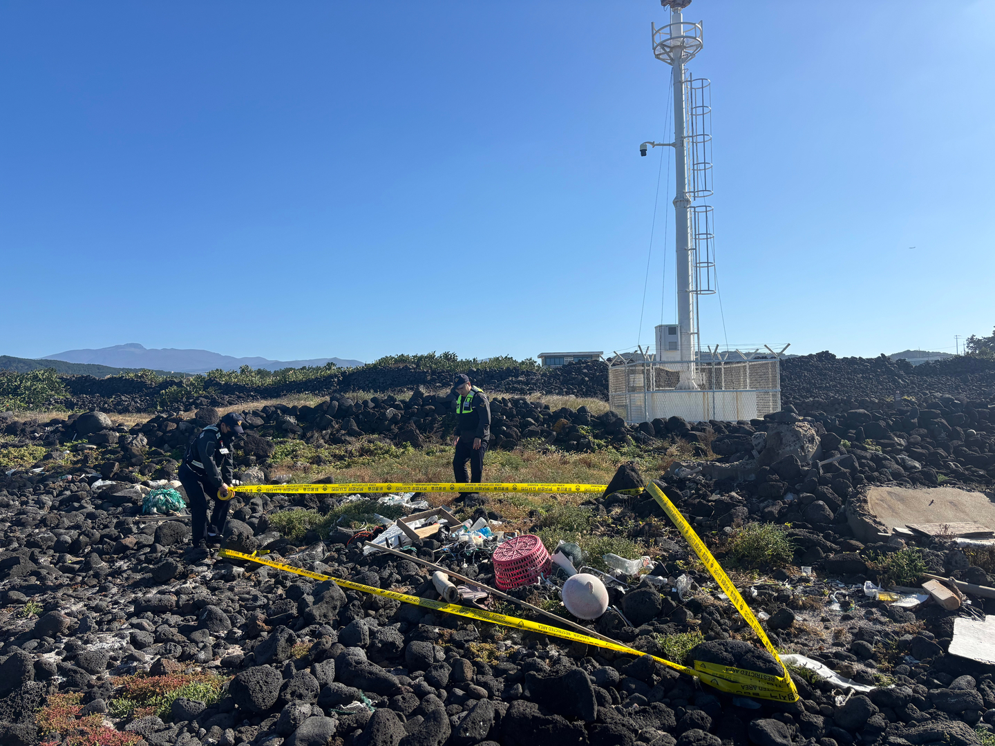 The site where ketamine disguised as tea bags was discovered along the Jeju coast is shown in this photo. [JEJU COAST GUARD]