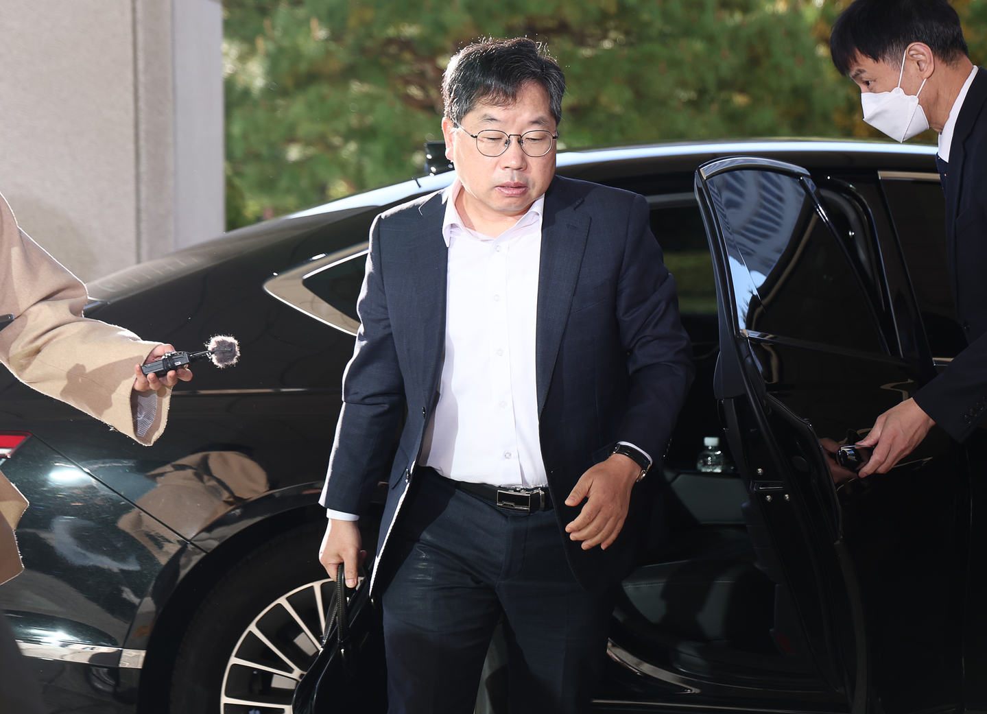 Acting Prosecutor General Noh Man-seok arrives at the Supreme Prosecutors’ Office in Seoul on Nov. 10. [YONHAP]