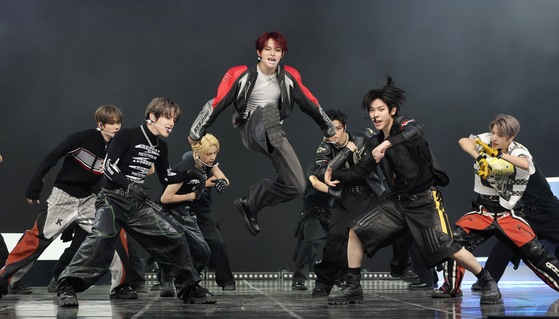 Boy band Close Your Eyes performs ″X″ during a press showcase for its third EP, ″blackout,″ in western Seoul on Nov. 11. [NEWS1]