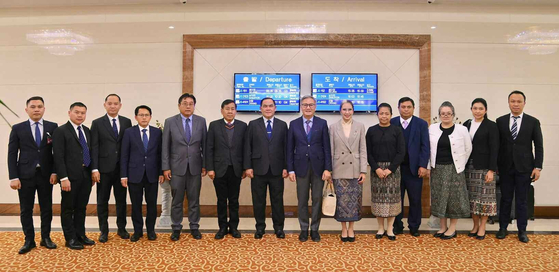North Korea’s ruling party newspaper Rodong Sinmun reported on Nov. 12 that Lao Foreign Minister Thongsavanh Phomvihane and his delegation arrived in Pyongyang on Nov. 11 at the invitation of North Korea's Ministry of Foreign Affairs. [RODONG SINMUN]