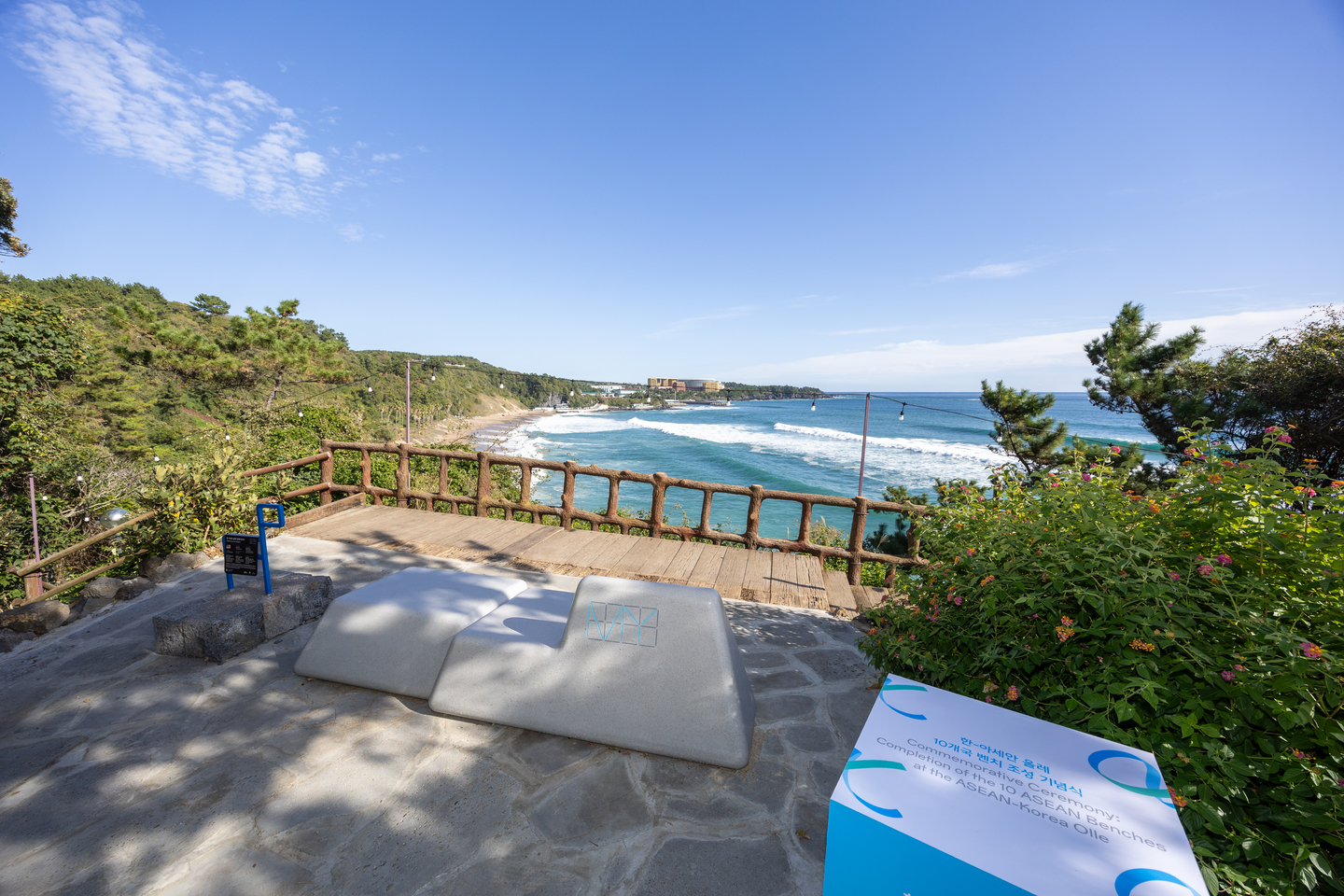 The Malaysian bench at the ASEAN-Korea Olle in Seogwipo, Jeju Island, overlooks the Jungmun Saekdal Beach. [ASEAN-KOREA CENTRE]