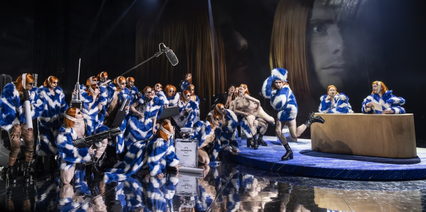 A scene from Alexander Ekman's ″Hammer″ [LG ARTS CENTER]