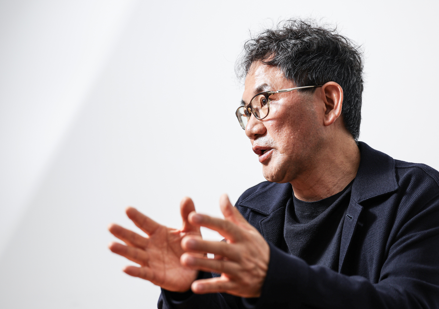 Producer Nam Kyu-hong of the hit SBS dating program ″I Am Solo″ (2021-) speaks during an interview with the JoongAng Ilbo at the Chonjang Entertainment office in Yangcheon District, western Seoul, on Oct. 28. [KIM KYOUNG-ROK]