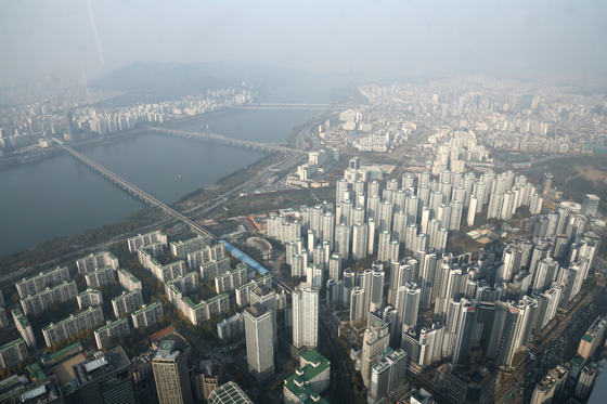 Apartments are seen from Lotte World Tower in southern Seoul on Nov. 6. [NEWS1] 