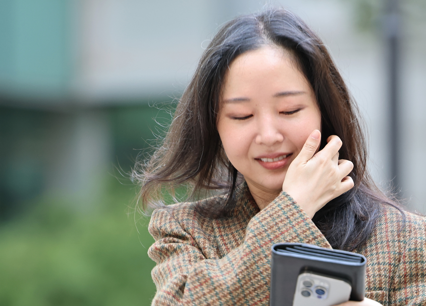 Min Hee-jin, the former CEO of girl group NewJeans' agency ADOR, appears at the Seoul Central District Court in Seocho District, southern Seoul, on Sept. 11. [NEWS1]