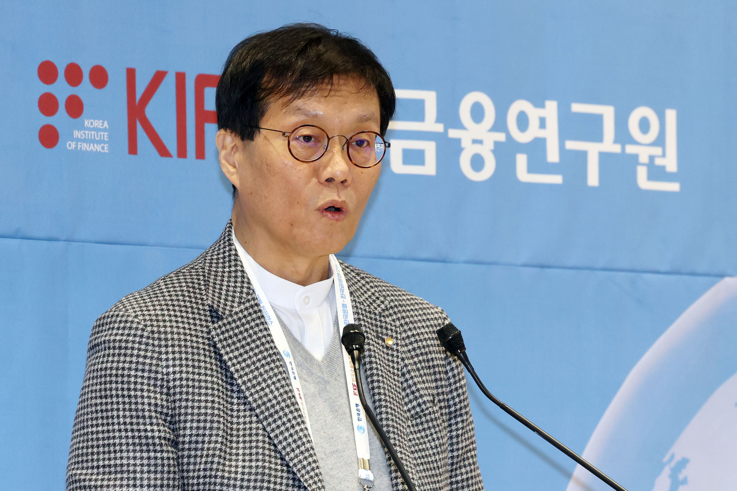 Bank of Korea (BOK) Governor Rhee Chang-yong speaks during a policy conference at the BOK headquarters in Jung District, central Seoul on Nov. 4. [NEWS1] 