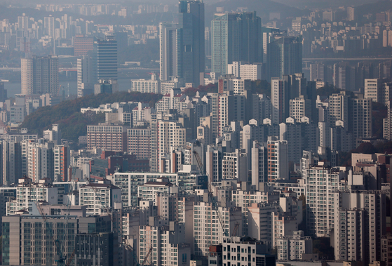 Apartments are seen from Mount Namsan in central Seoul on Nov. 9. [YONHAP]