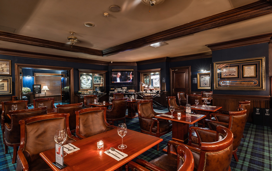 Kensington Hotel Yeouido, decorated with a New York-style theme with memorabilia from U.S. celebrities [E-LAND PARK]