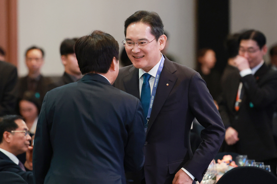 Samsung Electronics Executive Chairman Lee Jae-yong attends the gala dinner at the APEC Economic Leaders' Meeting held in Gyeongju, North Gyeongsang, on Oct. 31. [JOINT PRESS CORPS]