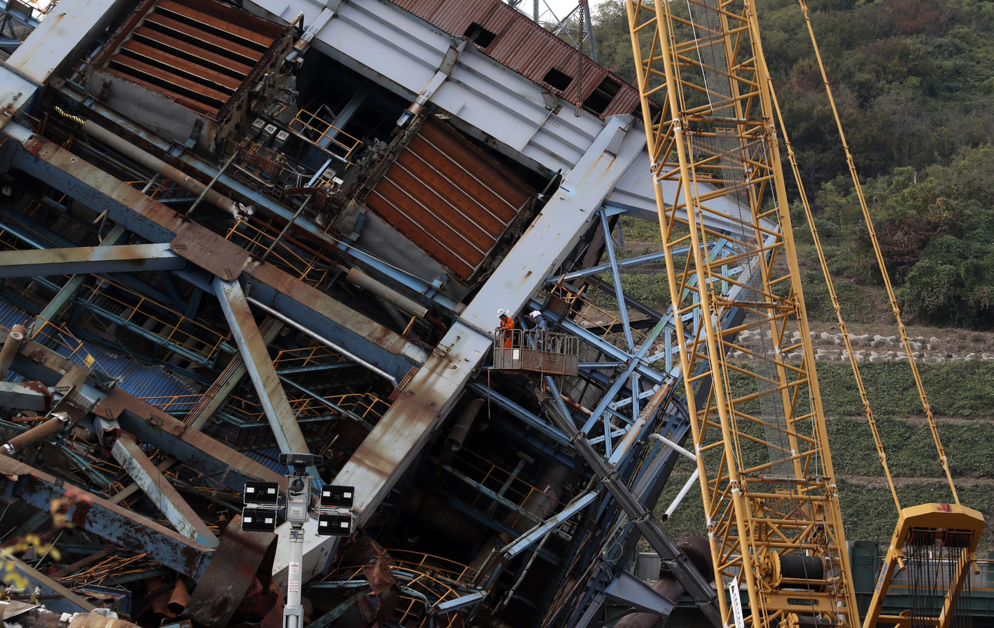 A crane secures the upper structure of a boiler tower at a thermal power plant operated by Korea East-West Power on Nov. 12, after its collapse on Nov. 6. [NEWS1]