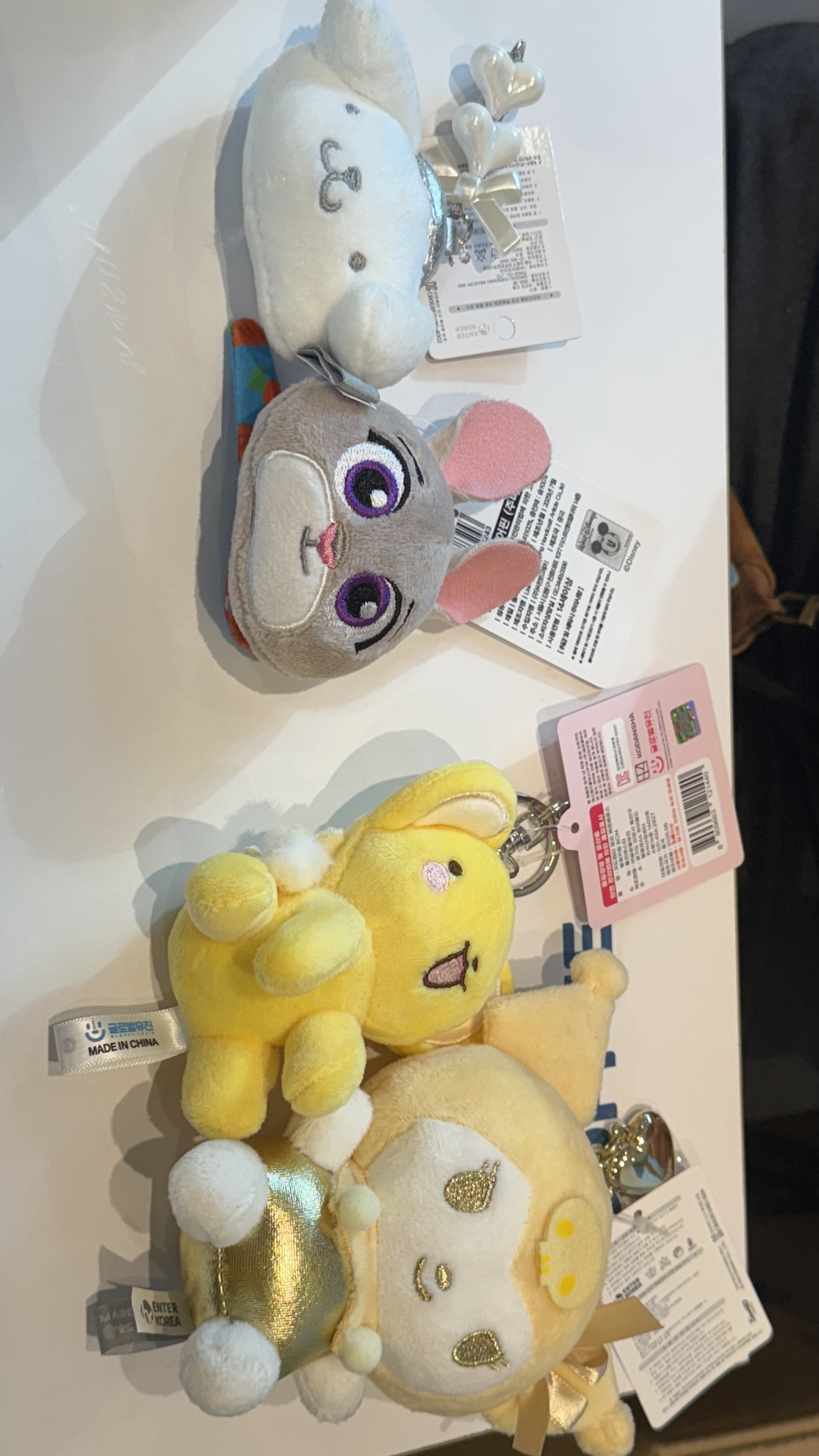The two plushies on the left are harder to win because they only have faces. [WOO JI-WON]