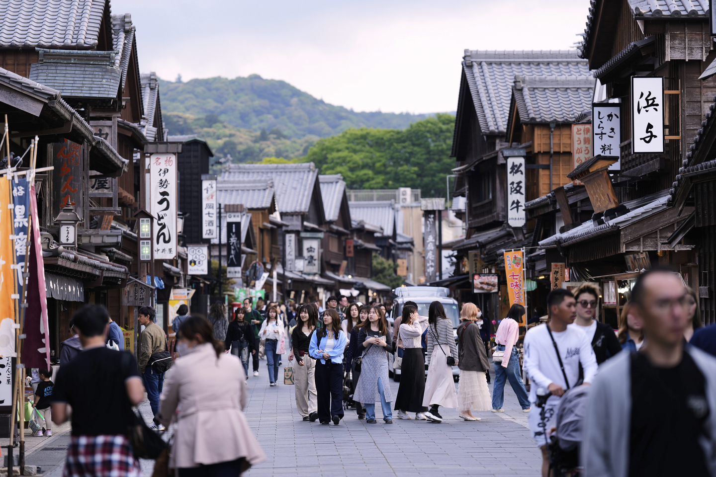 People visit a shopping street near the Ise Jingu shrine complex in Ise, central Japan on May 1. [AP/ YONHAP]