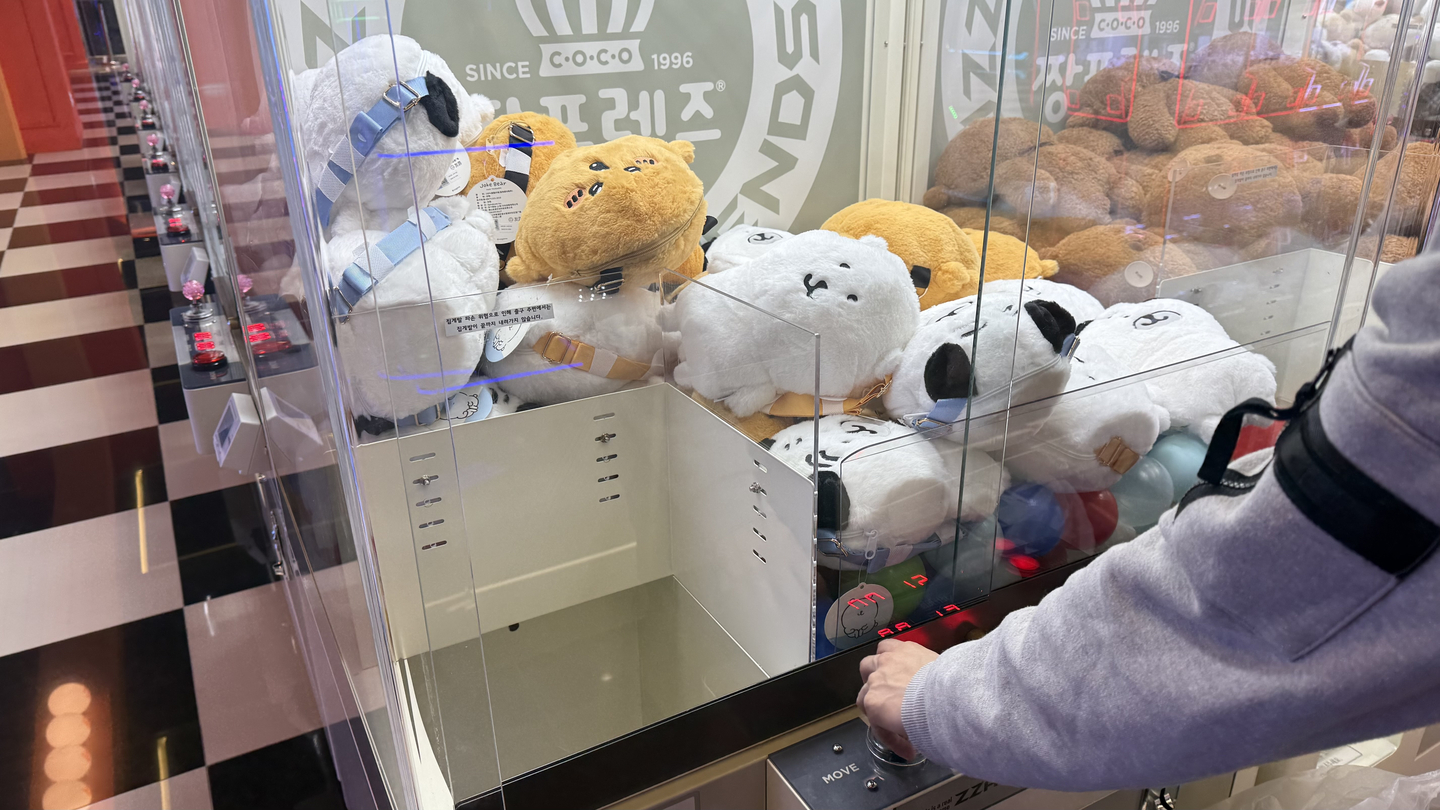 Yoo stacks plushies into a tower near the exit. [WOO JI-WON]