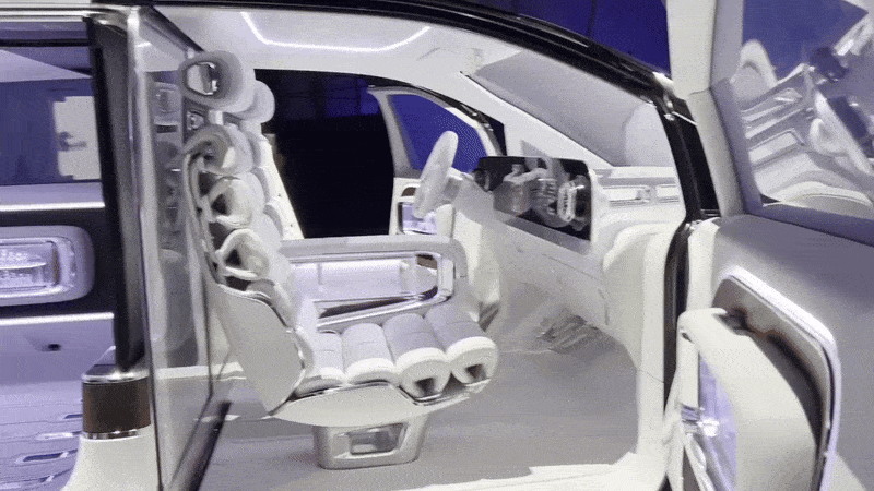 Interior of the Vision V, a chauffeur-driven limousine show car designed for clients seeking a private-lounge experience on wheels. [MERCEDES-BENZ KOREA]