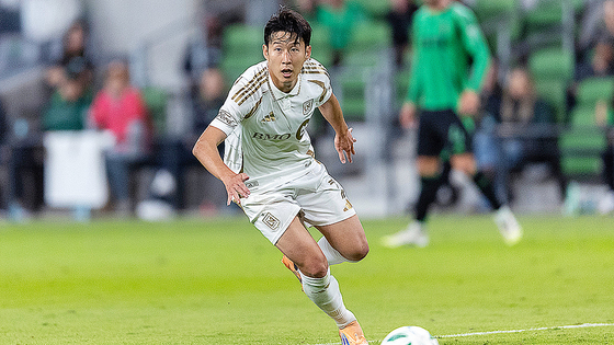 Los Angeles FC forward Son Heung-min looks to take control of the ball during the MLS Western Conference playoff game against Austin FC in Austin, Texas on Nov. 2. [AP/YONHAP]