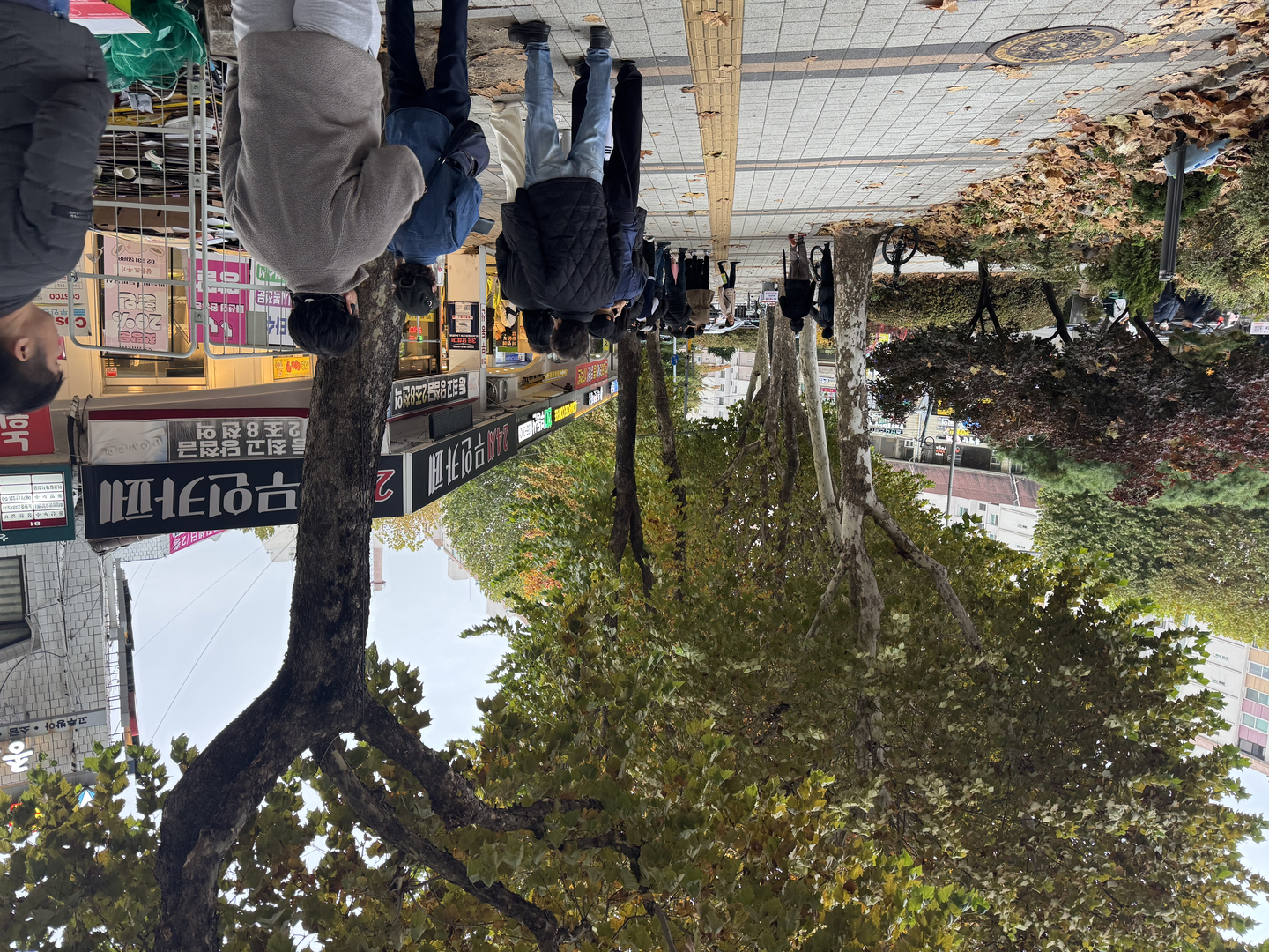 A long line is formed around Spa, a lottery ticket store in Nowon District, northern Seoul, which has the highest record of selling first-prize tickets in the city [KIM JI-YE]