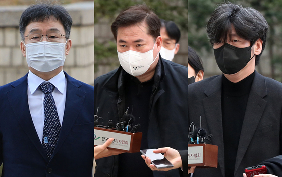 From left: Hwacheon Daeyu owner Kim Man-bae, former Seongnam Development Corporation acting President Yoo Dong-kyu and lawyer Nam Wook arrive at the Seoul Central District Court in Seocho District, southern Seoul, for their trial on charges of bribery and breach of trust in relation to the Daejang-dong development on Nov. 25, 2022. [JOINT PRESS CORPS] 
