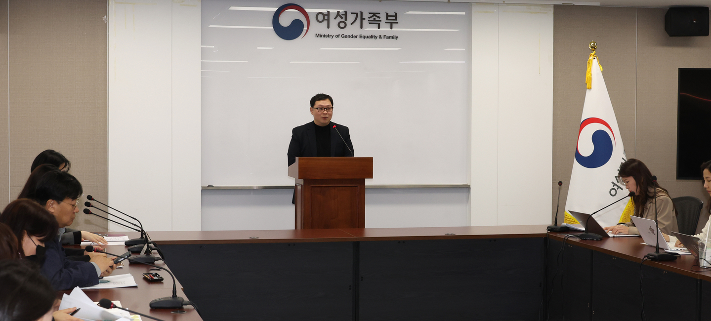 Choi Hong-il, a researcher at the Korea Institute for Youth Policy, speaks during a briefing at a forum on support measures for socially isolated and withdrawn adolescents at the Seoul Government Complex in Jongno District, central Seoul, on March 25. [YONHAP]