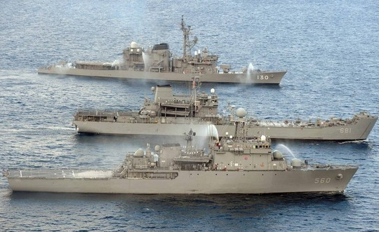 A joint search and rescue exercise between the Korean Navy and the Japanese Maritime Self-Defense Force is seen taking place in this file photo. [JOONGANG ILBO]