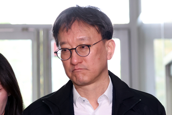 Former Deputy Chief Prosecutor Song Chang-jin arrives at the special probe counsel's office in southern Seoul on Oct. 29. [NEWS1]