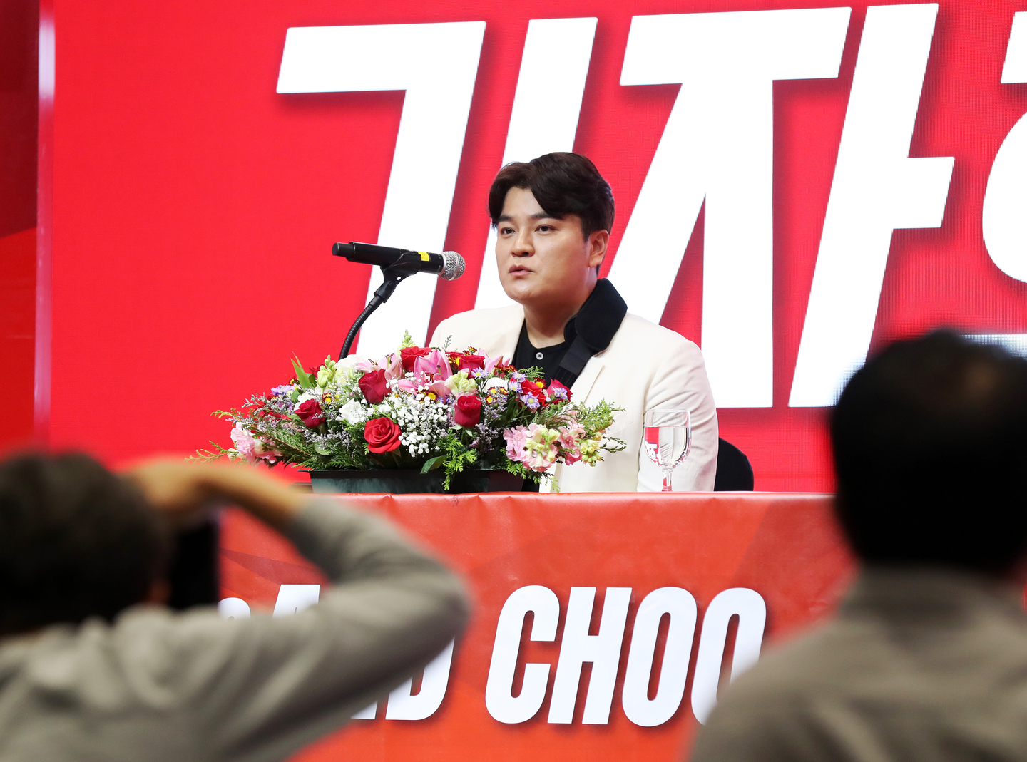 Choo Shin-soo attends his retirement press conference at a hotel in Incheon on Nov. 7, 2024. [SSG LANDERS]